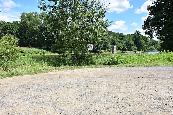 Parking area at the junction boat launch